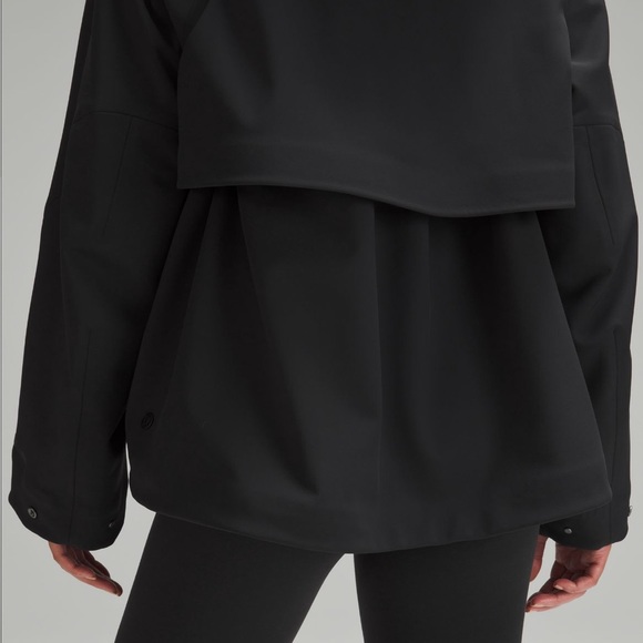 NWT Lululemon RepelShell Cinch-Back Rain Jacket - Picture 7 of 8